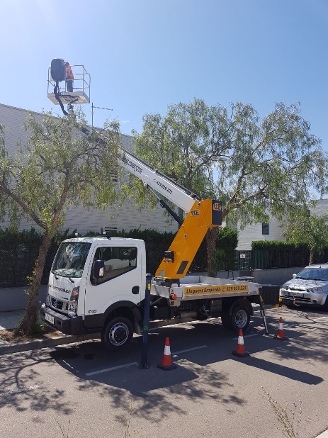 camion 15 m trabajando